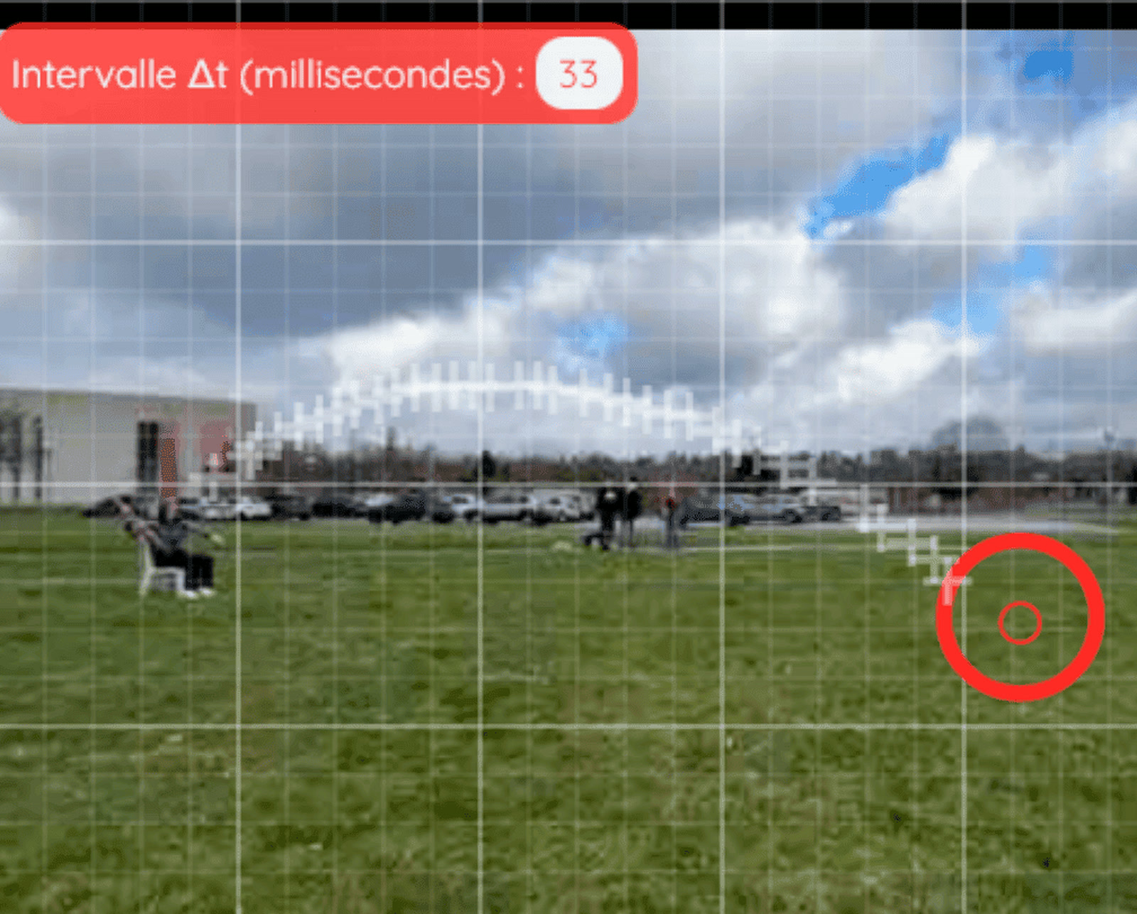 Chronophotographie d'un lancer analysée avec FizziQ (intervalle 33 ms)